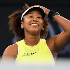 Naomi Osaka regresa con victoria 15 meses después