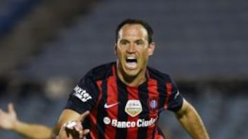 Mauro Matos celebra el empate parcial para San Lorenzo..