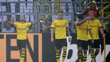 Dortmund's Spanish forward Paco Alcacer (L) celebrates scoring the opening goal with his teammates during the German first division Bundesliga football match BVB Borussia Dortmund v Bayer 04 Leverkusen in Dortmund, western on September 14, 20