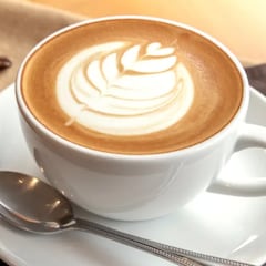 Un neurólogo afirma que esto es lo que le deberías echar al café: tu cerebro te lo agradecerá