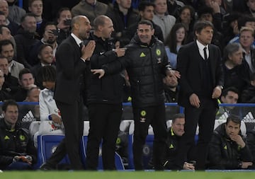 Durante el partido entre el  Chelsea v el  Manchester City en 2017, se pudo ver como Pep Guardiola increpaba a Antonio Conte. al parecer  la bronca no quedo aquí y al finalizar el encuentro en el túnel de vestuarios, Guardiola se enfrentó con varios integrantes del cuerpo técnico del Chelsea.
