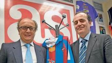 <b>UN FUTURO GARANTIZADO. </b>Mariano Durán (a la derecha) y Fernando Presencia (a la izquierda) visitaron las instalaciones del Diario AS.