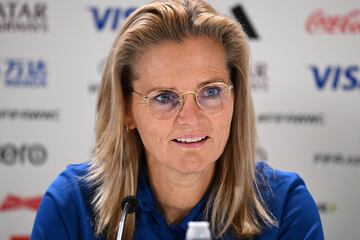 Sydney (Australia), 19/08/2023.- England Head coach Sarina Wiegman speaks to media during a press conference in Sydney, Australia, 19 August 2023. Spain face England in the FIFA Women's World Cup final on 20 August. (Mundial de Fútbol, España) EFE/EPA/DAN HIMBRECHTS AUSTRALIA AND NEW ZEALAND OUT
