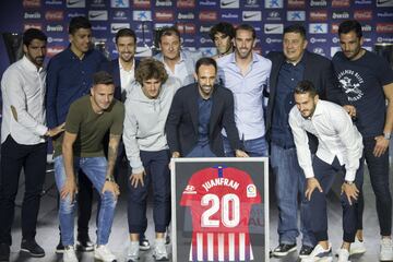 Raul García, Rodri, Gabi, Vizcaíno, Tiago, Godín, 'Mono' Burgos, Adán, Saúl, Griezmann Juanfran y Koke. 