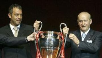 MIEMBRO DESTACADO EN UEFA Y UNICEF. El directivo turco compagina su labor en la ONG con su trabajo en el máximo organismo europeo del fútbol.