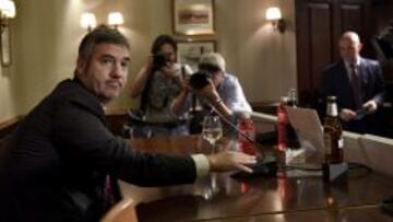 Urrutia en la rueda de prensa de Ibaigane