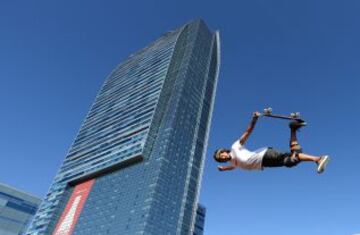 Bucky Lasek practicando Skateboard Vert durante los X Games Los Angeles