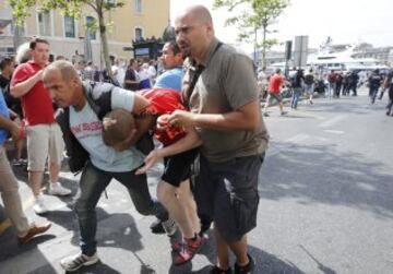 Brutales imágenes de los hooligans liándola de nuevo en Marsella