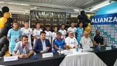 Daniel Passarella en la presentaci&oacute;n de su proyecto con Alianza