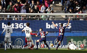 Escalante puts Eibar ahead. 1-0. Min. 15