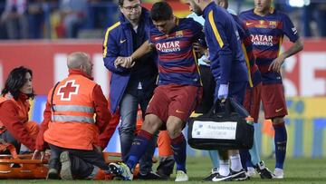 Luis Suárez se marchó lesionado.
