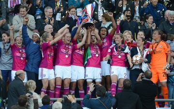 La edici車n de 2009-10, ya bajo el actual formato de Women*s Champions League, la gan車 el Turbine Postdam en penaltis ante un Olympique de Lyon que prometi車 volver y lo hizo para convertirse en el gigante de la competici車n que es hoy en d赤a. El equipo franc谷s gan車 la edici車n 2010-11 al vencer al mencionado equipo alem芍n por 2-0 en la final celebrada en Londres resultado que repetir赤a el a?o siguiente, en la 2011-12, ante el Frankfurt. Aquel Lyon de Renard, Henry o Bouhaddi acab車 siendo el gran dominador de la competici車n y varias de aquellas jugadoras levantaron tambi谷n los t赤tulos de 2016, 2017, 2018, 2019 y 2020.