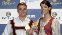 Los deportistas Ruth Beitia y Marcus Walz, oros olímpicos en Río 2016,  durante la inauguración hoy de la Paulaner Oktoberfest que vuelve por tercer año a Madrid, en el Barclaycard Center. 