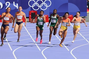 El relevo femenino no ha conseguido la clasificación para la final, aunque sí su mejor marca de la temporada. El equipo compuesto por Sonia Molina-Prados, Jael Bestue, Paula Sevilla y María Isabel Pérez han rozado la final con su 42,77. El corte lo ha marcado Países Bajos con un tiempo de 42,64. 
