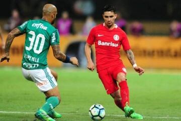 El ex seleccionado nacional fue enviado a préstamo desde el Betis a Inter en marzo de 2017, momento en que defendió al cuadro rojo cuando se encontraba en la Serie B del Brasileirao.