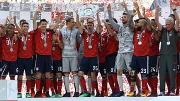 James cierra la Bundesliga con derrota pero celebra el título