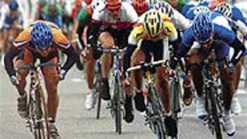 <b>UN NUEVO CLASICÓMANO</B>. Fran Gutiérrez, en el centro de la imagen, remató su mejor campaña con el subcampeonato del mundo.