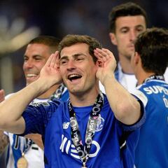Casillas: "Soy feliz porque el Madrid sigue ganando títulos"