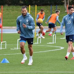 El Sporting insiste por Luis Suárez y el Almería fija su precio en 25 millones