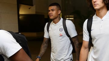 Kenedy abandona la concentración.