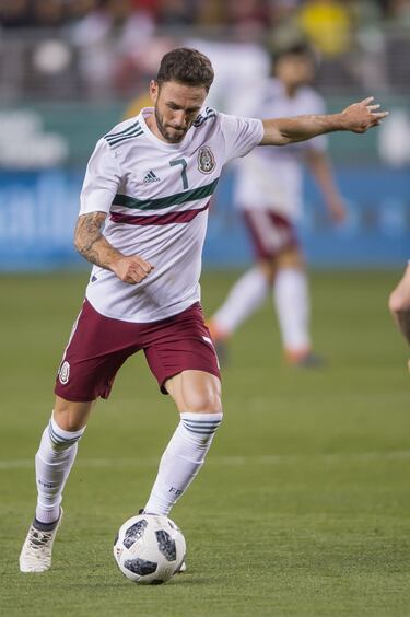 Layún llegó al Sevilla para terminar la actual temporada, pero su permanencia no es segura y de necesitar un nuevo cambio de aires, la idea de reencontrarse con Mohamed seguramente sería de su agrado.