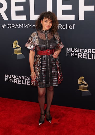 Norah Jones posa en la alfombra roja de los Grammys 2025 del Crypto.com Arena situado en la ciudad de Los ?ngeles, en California.