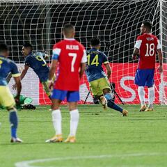 A Chile otra vez se le escapó en el final y Colombia se lleva un empate