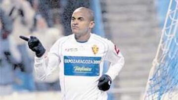 <b>BIGOLEADOR. </b>Ewerthon celebra su segundo gol al Athletic, el que suponía el 2-2.