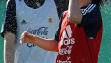 Angeleri junto a Messi.