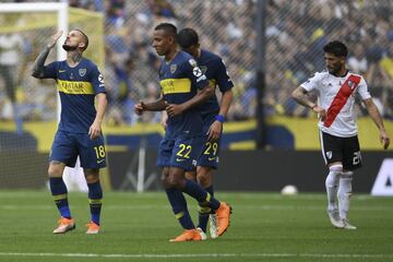 Boca Juniors' Dario Benedetto (L) celebrates after scoring against River Plate during their first leg match of the all-Argentine Copa Libertadores final, at La Bombonera stadium in Buenos Aires, on November 11, 2018.