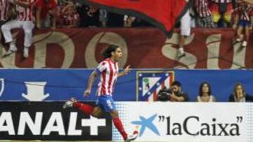 <b>GOL. </b>Falcao celebra en el Calderón uno de los goles que marcó frente al Athletic en el último partido de Liga.