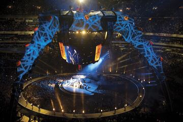El 11, 14 y 15 de mayo el Estadio Azteca vibró al compás de U2, en su tour 360°. El elemento más memorable del concierto fue “La Garra”, se tardaron 11 días en montar este escenario, que impresionó al público con 50 metros de altura y 400 altavoces.