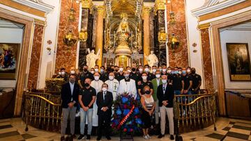 El Levante realiza la ofrenda a la Virgen de los Desamparados