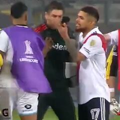 Paulo Díaz explota: suena el pitazo final, se va contra el DT rival y pasa esto