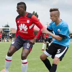 Johan Arango sale golpeado de la tibia en la práctica de Santa Fe