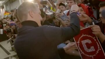 Locura por Schweinsteiger en Chicago: ¡aeropuerto lleno!