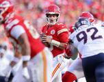 Patrick Mahomes, protegido por los linieros internos a la perfección