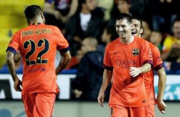 El delantero argentino del FC Barcelona Leo Messi celebra tras marcar el quinto gol ante el Levante.