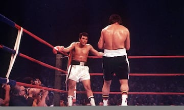 Imagen del combate entre Alfredo Evangelista y Muhammad Ali en 1977.