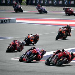 Márquez da espectáculo en la victoria de Bagnaia