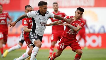 El jugador de Colo Colo Marcos Bolados, izquierda, disputa el balón con Jovanny Campusano de Ñublense durante el partido de Primera Division realizado en el estadio Nélson Oyarzún de Chillan, Chile.
06/11/2022
Javier Vergara/PHOTOSPORT