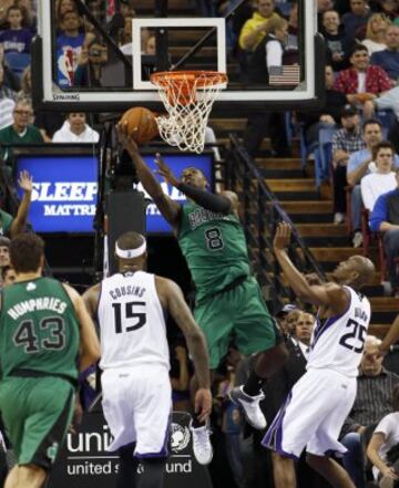 Jeff Green (Celtics) anota a aro pasado. 