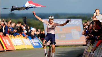 Mischa Bredewold celebra su triunfo en los Europeos de ciclismo.