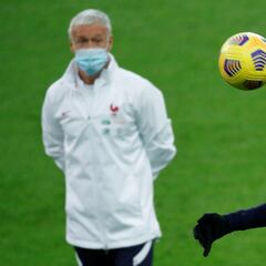 Deschamps le muestra la vía Pogba a Solskjaer