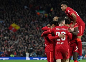 Estupiñan, en propia puerta, marcó el 1-0 para el Liverpool.