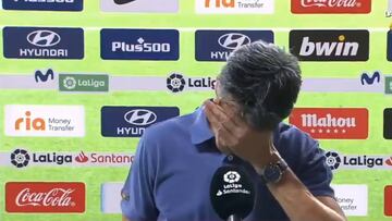 Cuando tu entrenador es un hincha más: Imanol se rompe nada más entrar en Europa