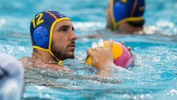 El jugador de waterpolo V&iacute;ctor Guti&eacute;rrez, durante un partido.