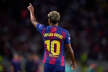 El joven delantero español del Fútbol Club Barcelona anotó en el minuto 68 del encuentro y no dudó en dedicárselo a su novia.