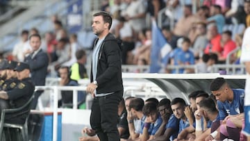 Pablo Guede, durante el Tenerife - M¨¢laga.