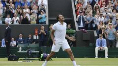 Federer downs in-form Johnson to breeze through to last eight